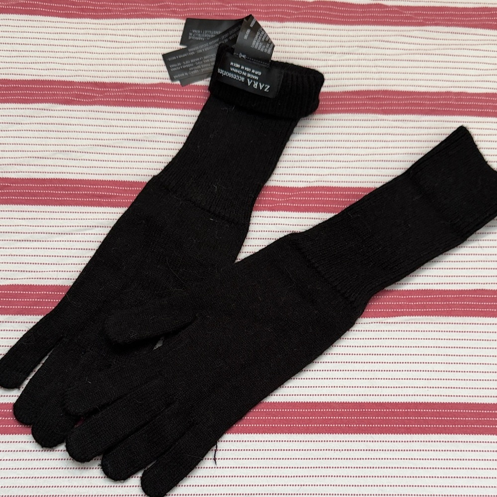 Zara Black Ribbed Knit women’s Gloves